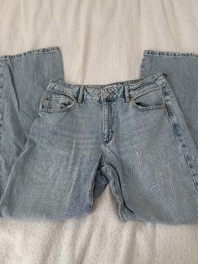 garage slouchy jean   size 26  details: -low rise  -baggy fit  -light wash denim